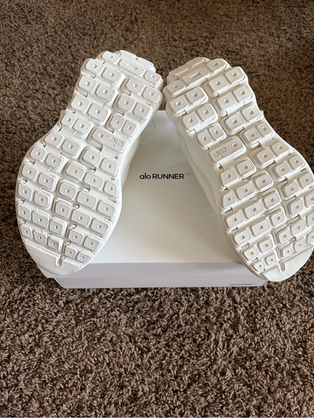 ALO Yoga sleek white